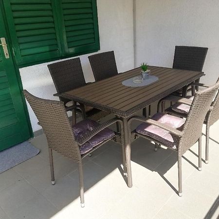 Mala Kuca Apartman Vodice Kültér fotó