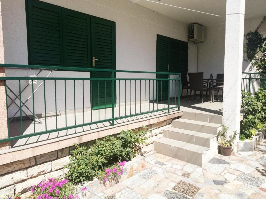 Mala Kuca Apartman Vodice Kültér fotó