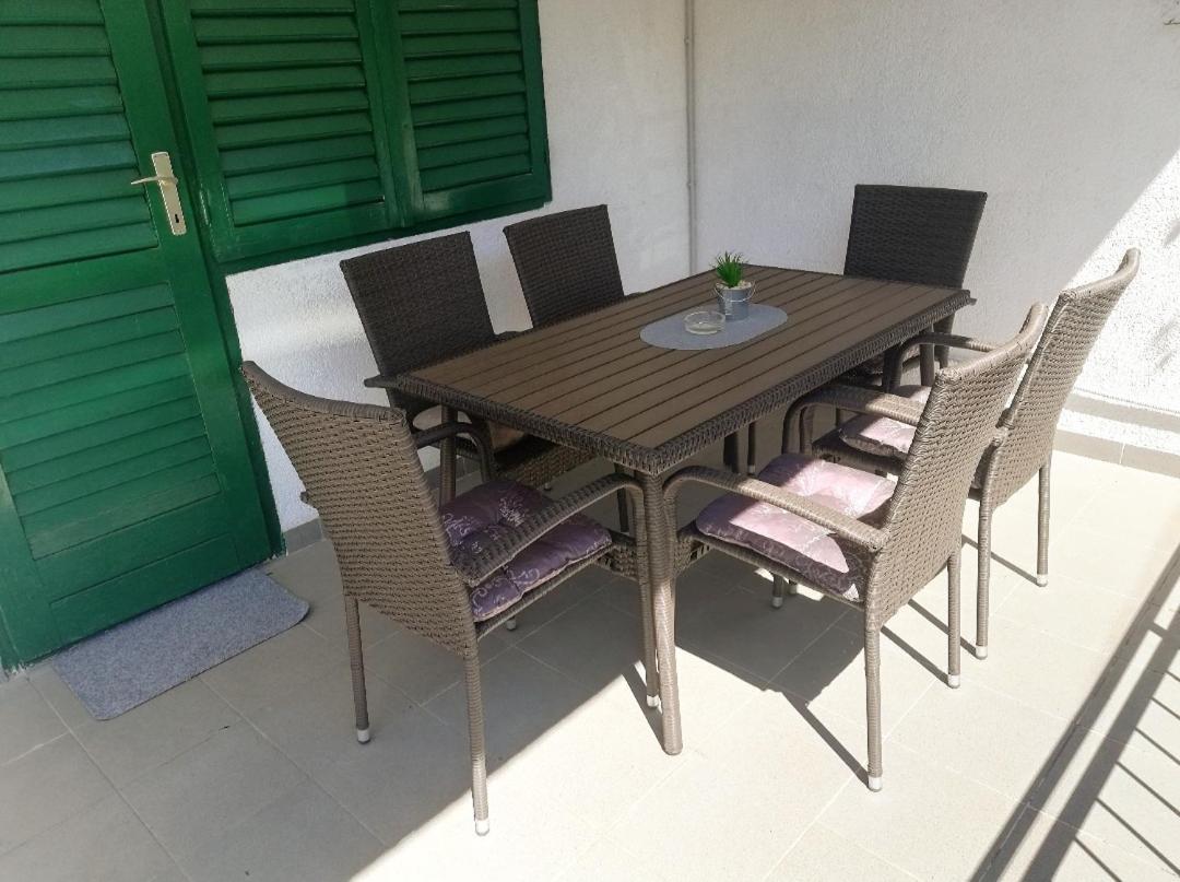 Mala Kuca Apartman Vodice Kültér fotó