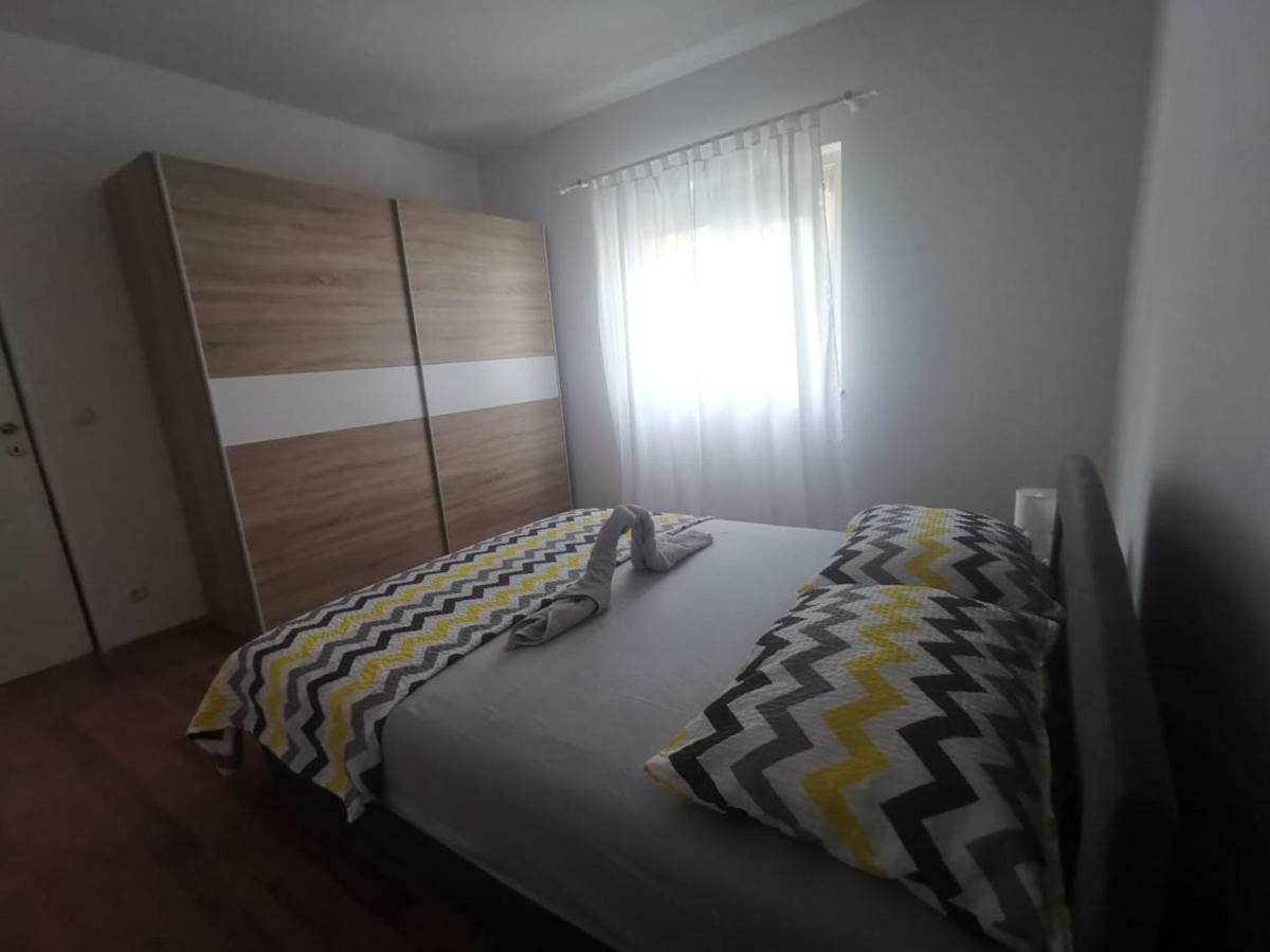 Mala Kuca Apartman Vodice Kültér fotó